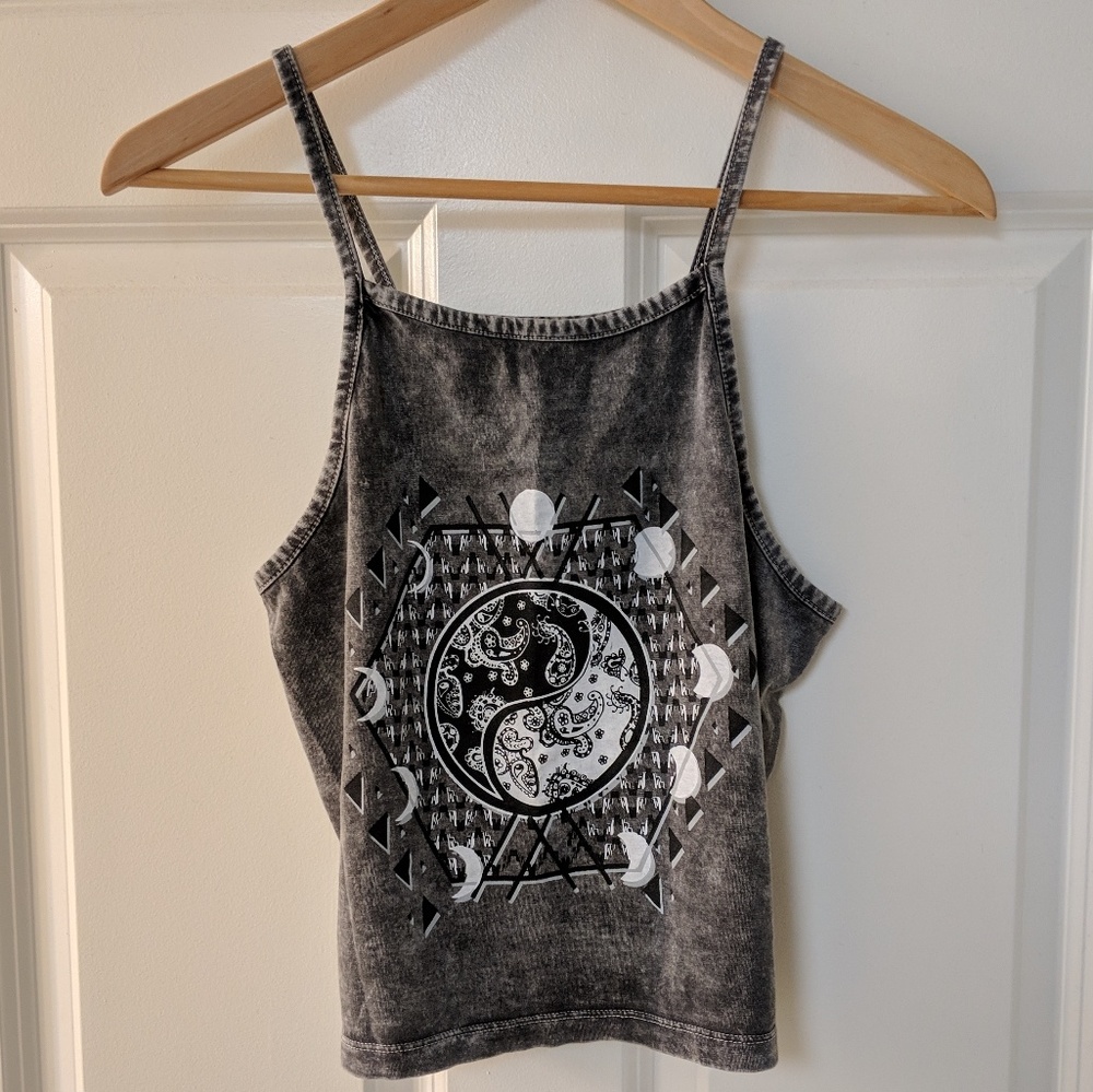 Crop top tank with yin yang